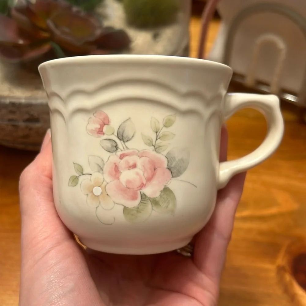 Pfaltzgraff tea rose coffee cup - Picture 1 of 4